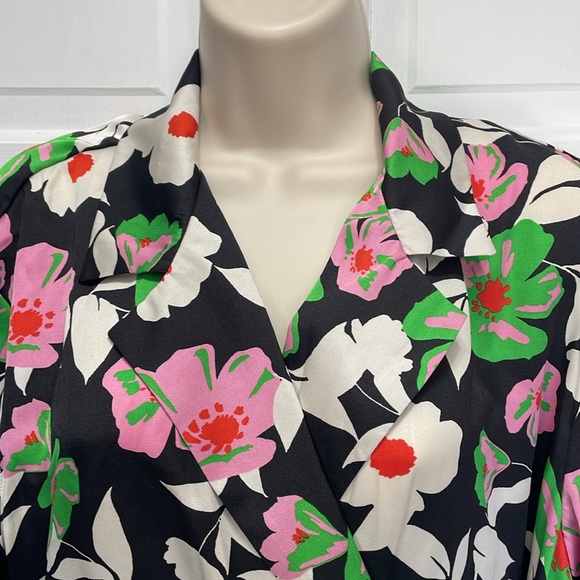 Who What Wear NWT Floral Wrap Blouse - Picture 3 of 9